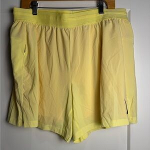 Nike yoga dri-fit standard fit 6in inseam yellow xxl